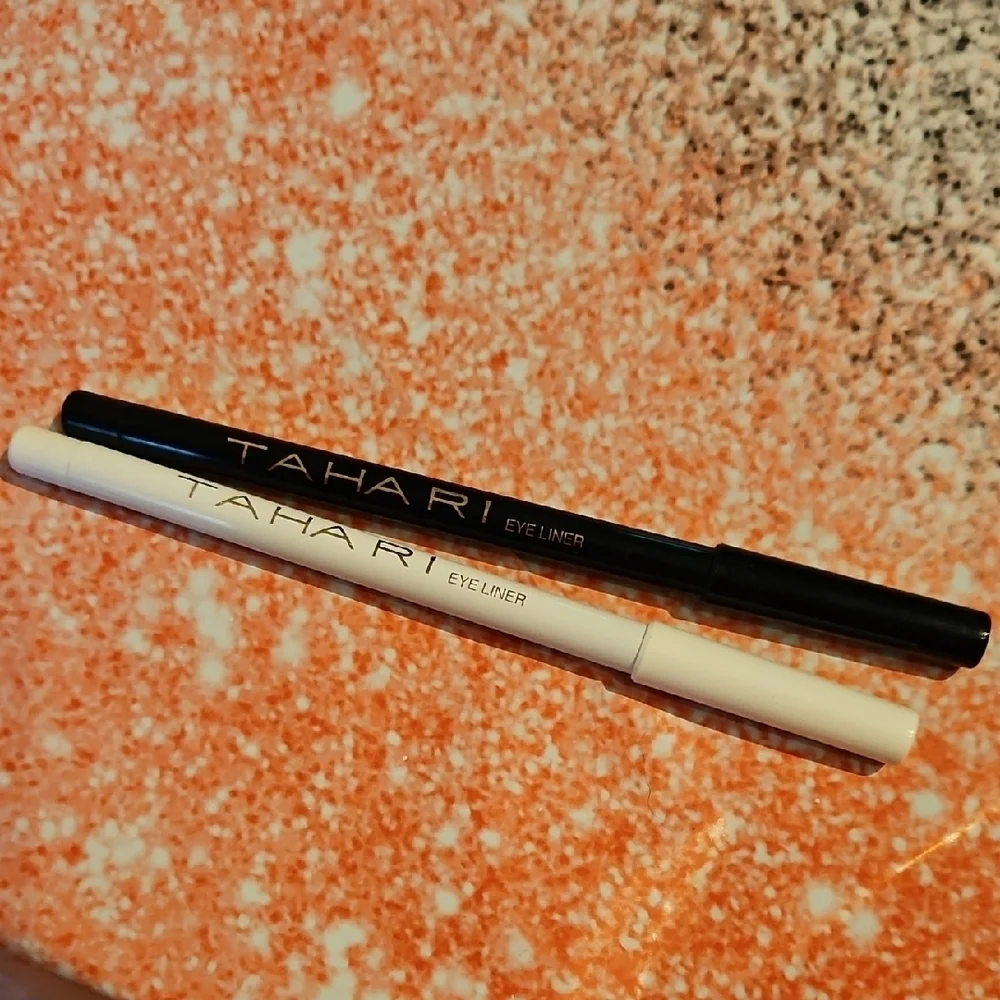 Tahari Dual Eyeliner Set - Black and White, New